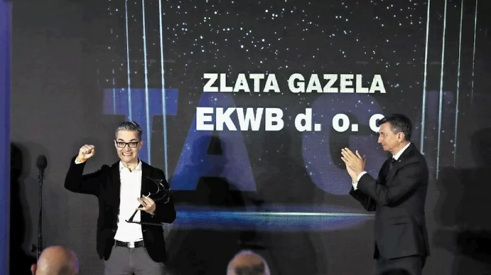 Najvi&scaron;je priznanje, kipec zlate gazele, je ustanovitelju podjetja EKWB Edvardu K&ouml;nigu izročil predsednik republike Borut Pahor. (Foto: Luka Cjuha)