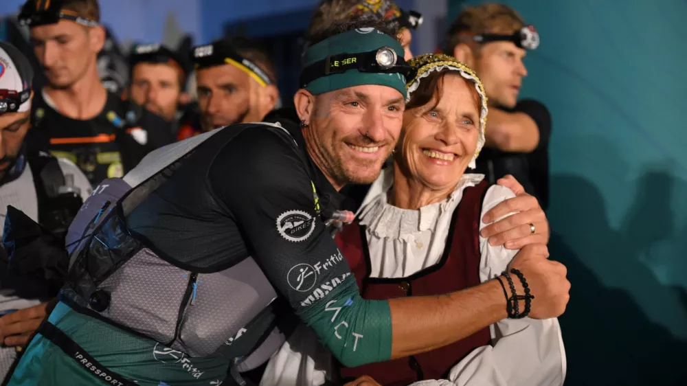 Dobro razpoloženje tekačev od &scaron;tarta do cilja. F Trailrun