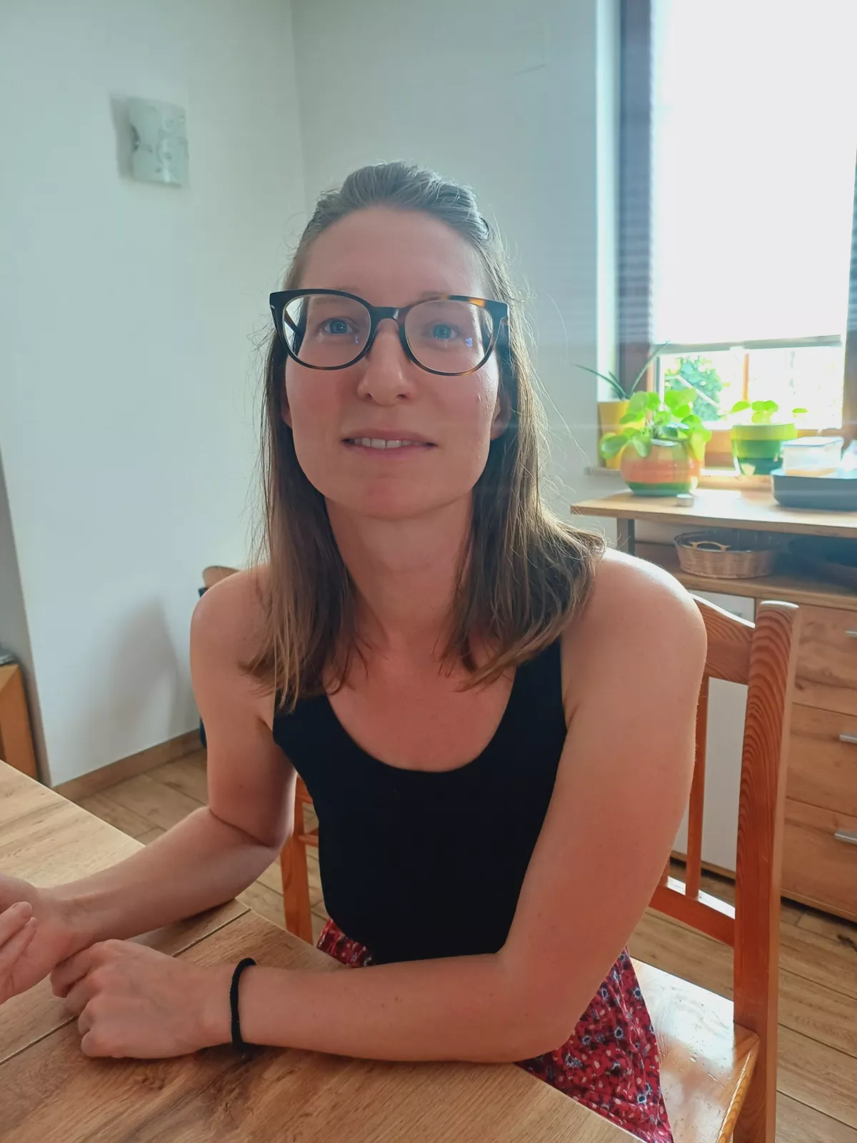 Barbara, mama sina in hčere, ki se &scaron;olata na domu: Gre za prisilo, v okviru katere bodo imeli učenci na domu verjetno le do februarja čas, da predelajo snov, ki jo predvideva učni načrt.