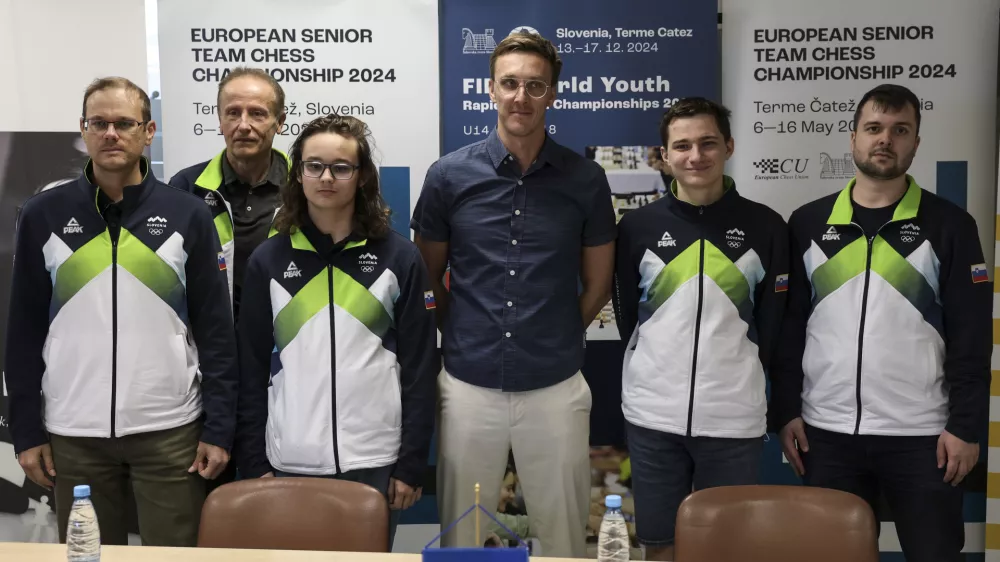 - 23.09.2024 - novinarska konferenca &scaron;ahovske reprezentance Slovenije po vrnitvi s svetovnega prvenstva v Budimpe&scaron;ti //FOTO: Jaka Gasar