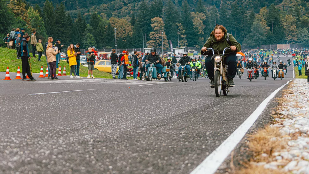 Toliko tomosov se na enem mestu ni zbralo &scaron;e nikdar. / Foto: Anej Ferko