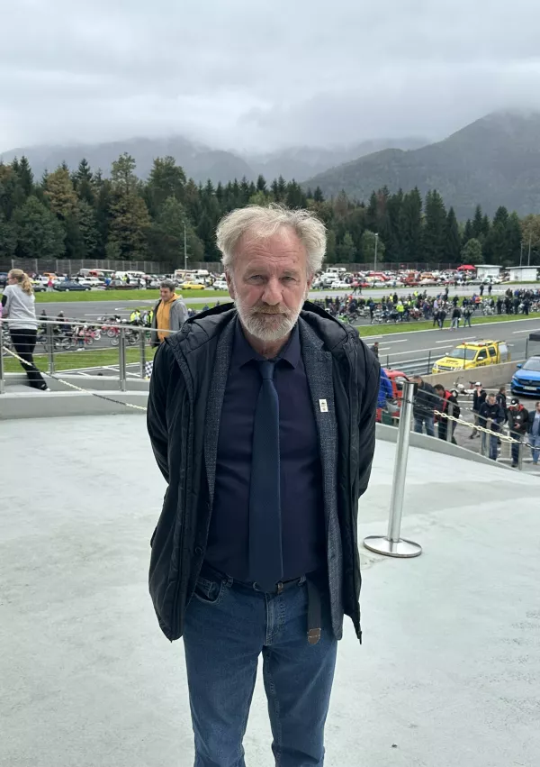 Franci &Scaron;krjanec, predsednik Slovenske veteranske avtomoto zveze: &raquo;Glede razmerja med &scaron;tevilom prebivalcev in starodobnikov, ki si jih lastimo, smo v Evropi v '&scaron;pici'. Pa ne samo glede &scaron;tevila avtomobilov, temveč tudi glede posebnosti teh vozil.&laquo; / Foto: Matjaž Terzič