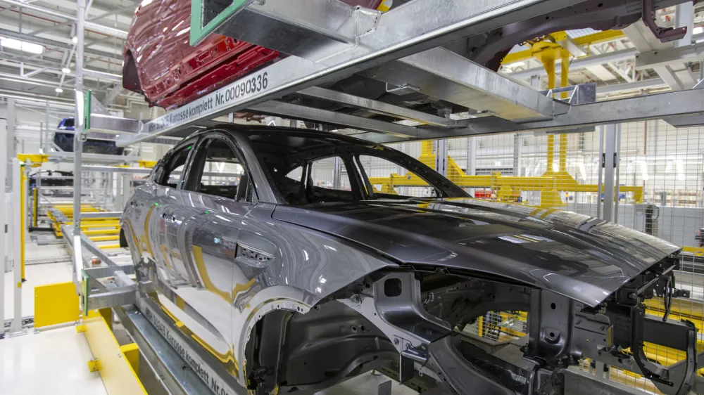 - 10.7.2019 - Slovesnost ob začetku proizvodnje v tovarni Magna Steyr v občini Hoče-SlivnicaFoto: Matjaž Ru&scaron;t