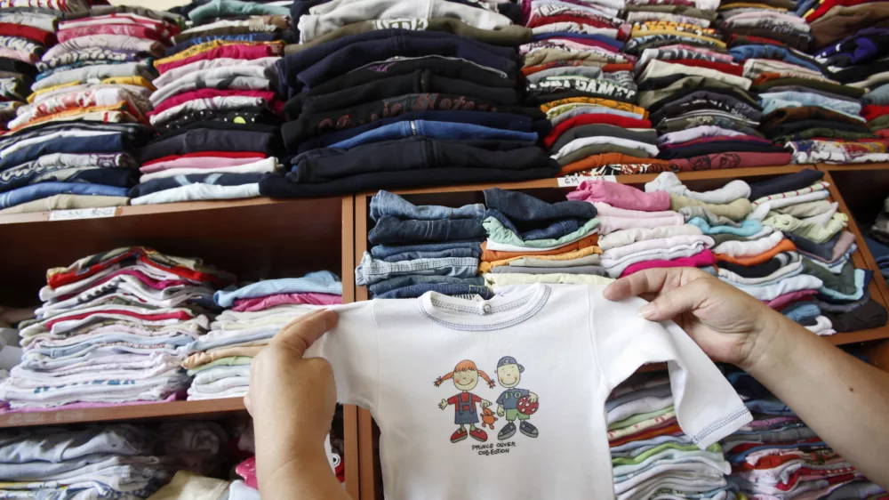  - Otro&scaron;ka komisijska trgovina Smrkolin, Celov&scaron;ka cesta 179 -rabljena otro&scaron;ka oprema in oblačila za otroke do 12. leta starosti.- second hand shop - //FOTO: Luka Cjuha 