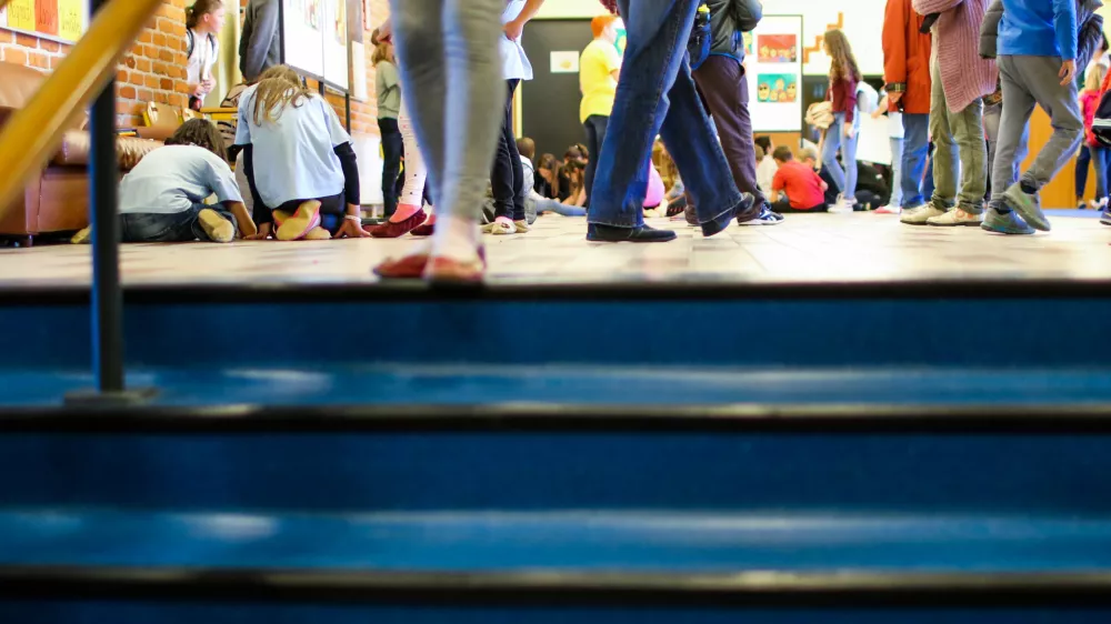 Simbolična fotografija, &scaron;olstvo, otroci, otrok, - 28.03.2017 - O&Scaron; Brezovica pri Ljubljani - projekt SKUPAJ SMO VEČJI - otroci in &scaron;olarji ustvarjali risbe in slike z namenom sestaviti največjo sestavljeno risbo na svetu za guinnessovo knjigo rekordov.    //FOTO: Bojan Velikonja