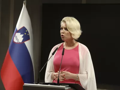 predsednica DZ mag. Ur&scaron;ka Klakočar Zupančič- 06.07.2023 - izjava ministrice za javno upravo Sanje Ajanović Hovnik ter predsednice Državnega zbora mag. Ur&scaron;ke Klakočar Zupančič na temo plačnega dogovora s sodno vejo oblasti. //FOTO: Luka Cjuha
