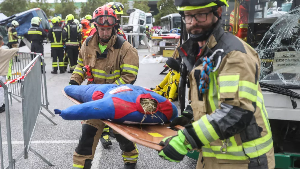 - Gasilci,- 27.09.2024. Heavy Rescue, sejemsko izobraževalni dogodek za gasilce v Ljubljani.//FOTO: Bojan Velikonja