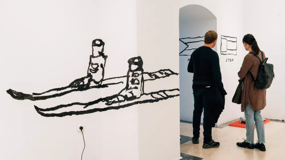 Matej Stupica se v svoji najnovej&scaron;i razstavi poigrava z zelo različnimi umetni&scaron;kimi izrazi, pri čemer se ne izogne družbeno-politični kritiki. F Blaž Gutman