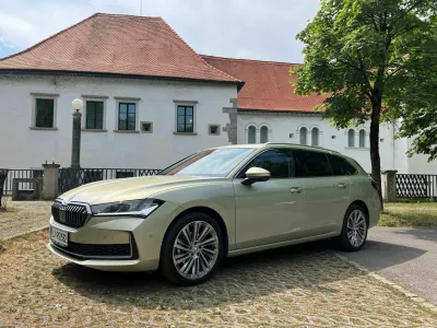 Superb navdu&scaron;i s prostornostjo, serijsko opremljenostjo in posledično vonjem po prestižu. Foto:&nbsp;Matej &Scaron;takul