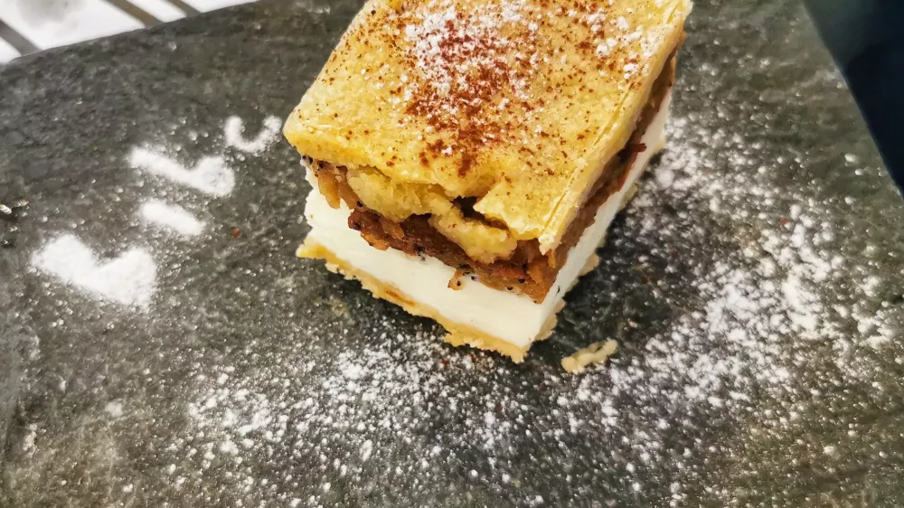 Hi&scaron;na gibanica z jabolki in skuto, Turistična kmetija Bibc