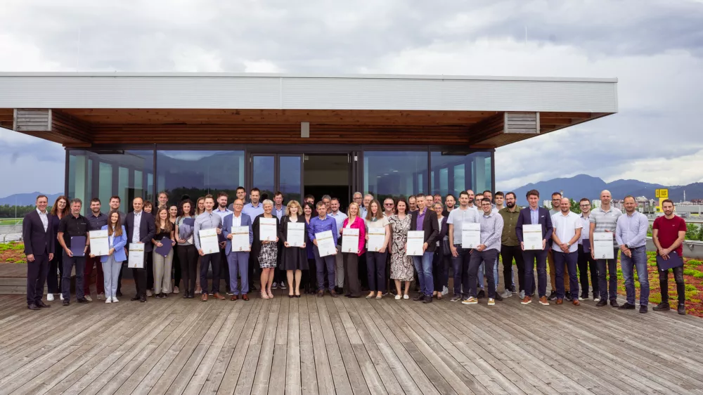 Pri &scaron;estnajstih odličnih inovacijskih predlogih je sodelovalo več kot sto inovatorjev in inovatork. F Tadej Kreft