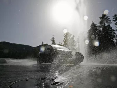 - AMZS Center varne vožnje - Poligon Vransko - prvi tehnolo&scaron;ko sodobno opremljen in po evropskih merilih zgrajen center varne vožnje na območju jugovzhodne Evrope, - poligon omogoča posebne programe vadbe, namenjen pa je &scaron;ir&scaron;emu krogu uporabnikov, ki želijo zbolj&scaron;ati prometne ve&scaron;čine. - Center se razprostira na 160.000 kvadratnih metrih. Približno 66.000 kvadratnih metrov je asfaltiranih povr&scaron;in, na njih je dva in pol kilometra stez in cest - dolžina 800 in &scaron;irina 200 metrov//FOTO: Matej Pov&scaron;eOPOMBA: ZA OBJAVO V ČASOPISU DNEVNIK