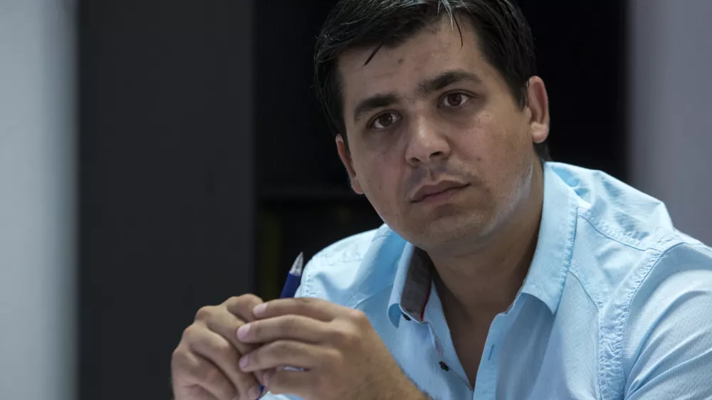 Po na&scaron;ih neuradnih informacijah je glavni osumljenec 40-letni nekdanji romski aktivist in predsednik Zveze Romov za Dolenjsko Bogdan Miklič (na fotografiji). Foto:Jaka Gasar