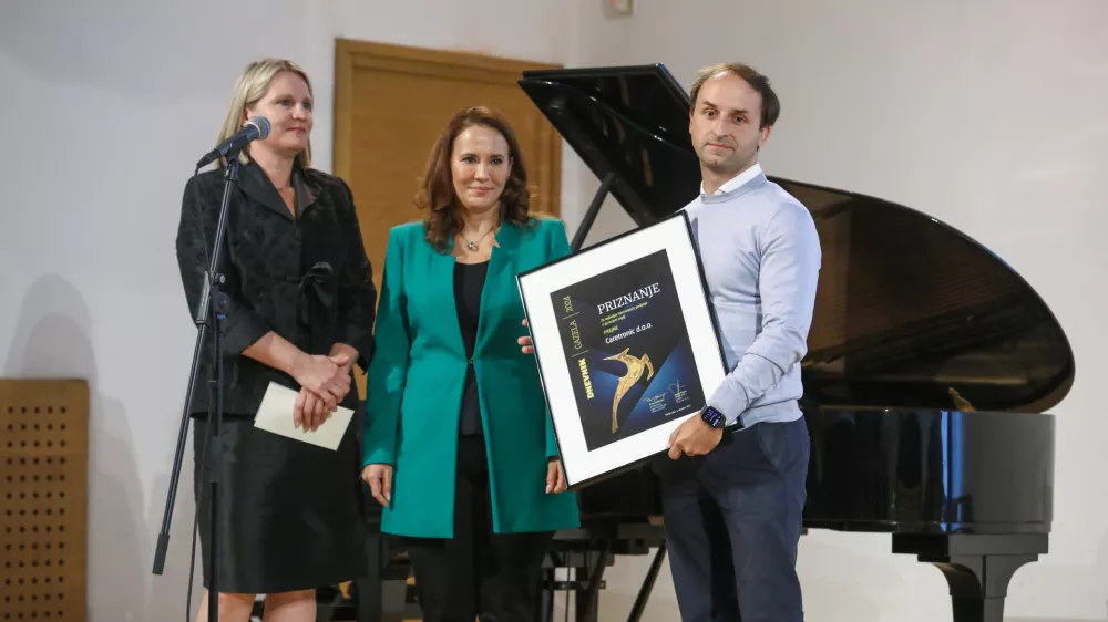 Petra Golmajer, Tanja Kuželj in Caretronic - Andraž Krajnc1.10.2024 - 24. Slovenska GAZELA 2024 &ndash; regijski izbor najbolj&scaron;ih najhitreje rastočih podjetij &ndash; razglasitev Gazele Gorenjske regije.  FOTO: Luka Cjuha