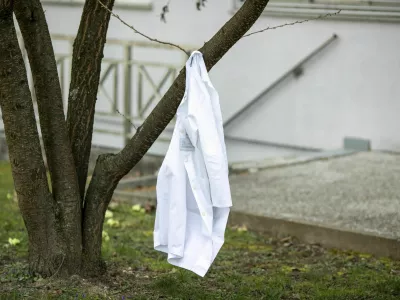 zdravstvo, zdravni&scaron;ka halja, zdravniki, zdravstveni dom / Foto: Matjaž Ru&scaron;t