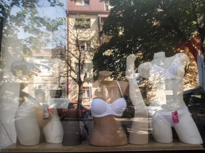 - 12.9 - 28.9.2014 - Simbolične fotografije - potovanje - Balkan, Makedonija, Skopje, žensko spodnje perilo  //FOTO: Jaka Gasar