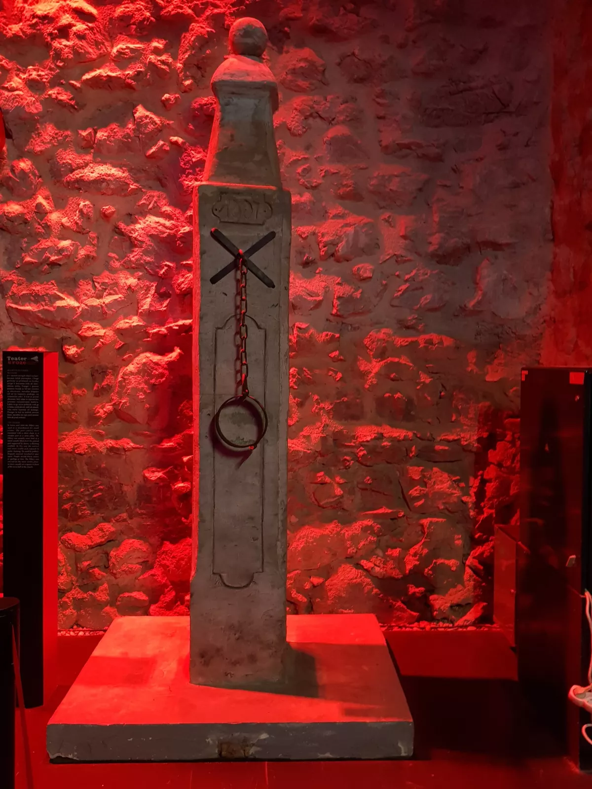 Na pranger, sramotilni steber, so na trgu z verigo priklepali in sramotenju izpostavljali gre&scaron;nike.&nbsp;Foto: Tanja Lesničar - Pučko