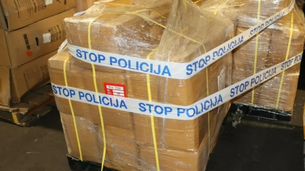 Zaseg droge kratom v Luki Koper. Foto: Furs