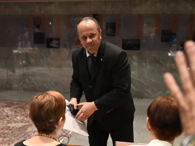 Branko Grims- 13.05.2022 &ndash; Državni zbor (DZ) &ndash; 1. ustanovna seja DZ - novoizvoljeni poslanci in poslanke prve seje 9. parlamentarnega sklica - //FOTO: Nik Erik Neubauer