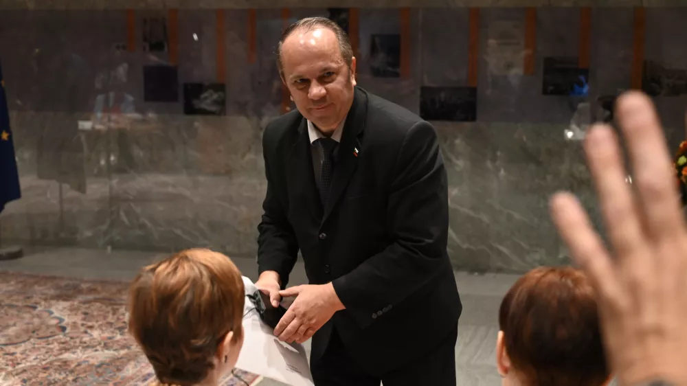 Branko Grims- 13.05.2022 &ndash; Državni zbor (DZ) &ndash; 1. ustanovna seja DZ - novoizvoljeni poslanci in poslanke prve seje 9. parlamentarnega sklica - //FOTO: Nik Erik Neubauer