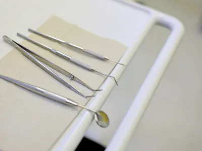 - ilustrativna fotografija- zobozdravnik, zobozdravstvo, orodje, zdravni&scaron;ki pribor    //FOTO: Tomaž Zajel&scaron;nik