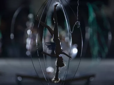 - 30.06.2016 - Gledali&scaron;če dela - Ime mi je vida (SLO) - 19. mednarodni festival uličnega gledali&scaron;ča Družina Ana Desetnica 2016 - ulično gledali&scaron;če v Ljubljani - - nasilje - zloraba - otrok -  ..//FOTO: Maja MarkoOPOMBA: ZA OBJAVO V PRILOGI &ndash; DNEVNIKOV OBJEKTIV - REPORTAŽA 2016