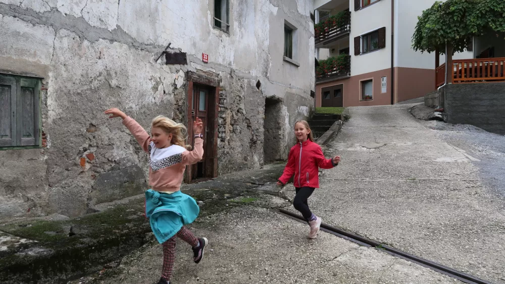 Ba&scaron;ka grapa, Grahovo ob Bači, Koritnica, tematska pot Na svoji zemlji, lokacije snemanja filma Na svoji zemlji leta 1947 in 1948 / Foto: Nata&scaron;a Bucik Ozebek