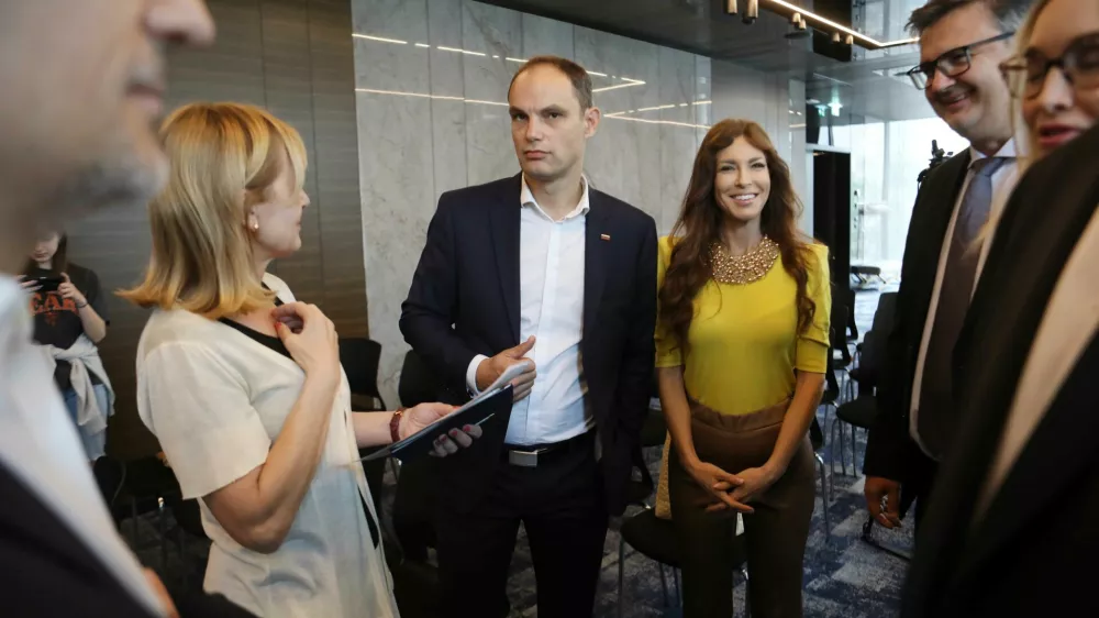 poslanka SDS Eva Irgl, Anže Logar, ustanovitelj dru&scaron;tva in poslanec SDS- 31.05.2023 &ndash; Dru&scaron;tvo Platforma Sodelovanja &ndash; uradna ustanovitev dru&scaron;tva poslanca SDS Anžeta Logarja,