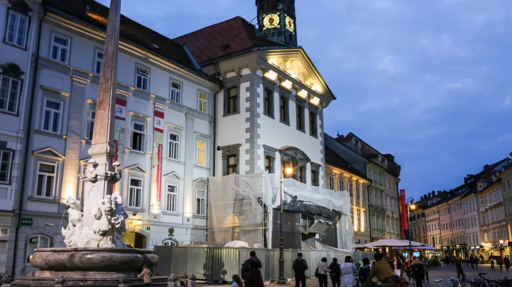 - Robbov vodnjak - - 17.10.2018 - prenova fasade ljubljanske mestne hi&scaron;e - Mestna hi&scaron;a, Mestni trg 1 v Ljubljani - Magistrat - Mestna občina Ljubljana (MOL) -,foto: Bojan Velikonja