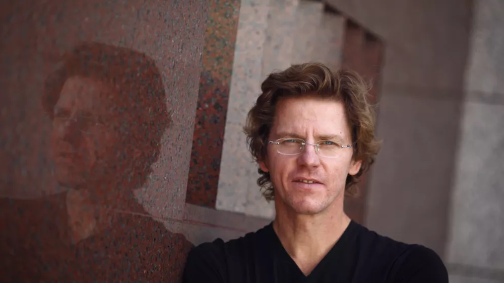 Primož &Scaron;terbenc, iniciativa OPT

Obve&scaron;čanje občanov o načrtovanem posegu, ki bi lahko skrajno negativno prizadel njihovo življenjsko okolje, prek tako obskurnih kanalov je popolnoma neustrezno, če že ne kar groteskno.