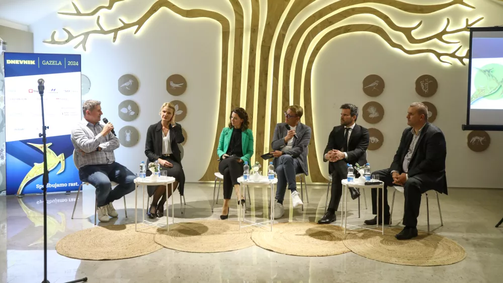 Butan Plin Edi Grbec, Alpacem Maja Blatnik,Voditeljica, Anti&scaron;a Korljan, ROTO INOX direktor Blaž Pav&scaron;ič in LEPTON QUARK - direktor MARJAN ZIDAR 10.10.2024 - 24. Slovenska GAZELA 2024 &ndash; Sežana - regijski izbor najbolj&scaron;ih najhitreje rastočih podjetij &ndash; razglasitev Primorsko notranjske regije. Primorsko notranjska gazela  FOTO: Luka Cjuha