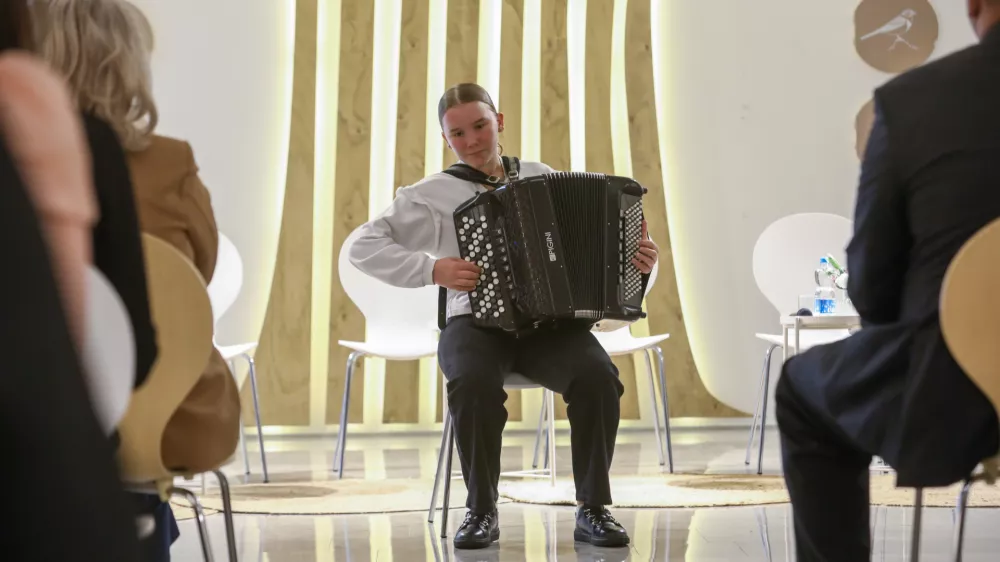 Lara Stopar, harmonika&scaron;ica 10.10.2024 - 24. Slovenska GAZELA 2024 &ndash; Sežana - regijski izbor najbolj&scaron;ih najhitreje rastočih podjetij &ndash; razglasitev Primorsko notranjske regije. Primorsko notranjska gazela  FOTO: Luka Cjuha