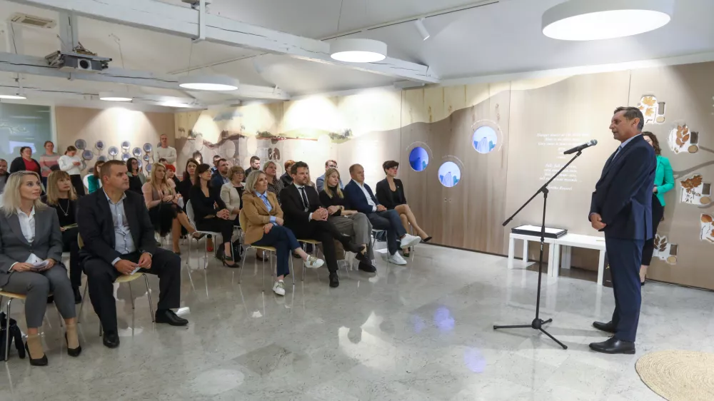 Miran Lesjak10.10.2024 - 24. Slovenska GAZELA 2024 &ndash; Sežana - regijski izbor najbolj&scaron;ih najhitreje rastočih podjetij &ndash; razglasitev Primorsko notranjske regije. Primorsko notranjska gazela  FOTO: Luka Cjuha