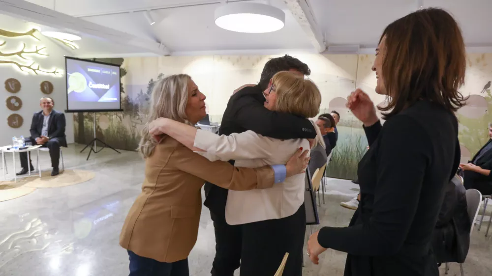 ROTO INOX direktor Blaž Pav&scaron;ič in sestra Matejka10.10.2024 - 24. Slovenska GAZELA 2024 &ndash; Sežana - regijski izbor najbolj&scaron;ih najhitreje rastočih podjetij &ndash; razglasitev Primorsko notranjske regije. Primorsko notranjska gazela  FOTO: Luka Cjuha