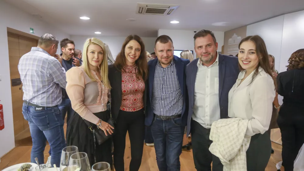 podjetje Adecco10.10.2024 - 24. Slovenska GAZELA 2024 &ndash; Sežana - regijski izbor najbolj&scaron;ih najhitreje rastočih podjetij &ndash; razglasitev Primorsko notranjske regije. Primorsko notranjska gazela  FOTO: Luka Cjuha