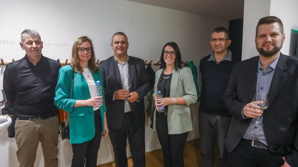 LEPTON QUARK - direktor MARJAN ZIDAR 10.10.2024 - 24. Slovenska GAZELA 2024 &ndash; Sežana - regijski izbor najbolj&scaron;ih najhitreje rastočih podjetij &ndash; razglasitev Primorsko notranjske regije. Primorsko notranjska gazela  FOTO: Luka Cjuha