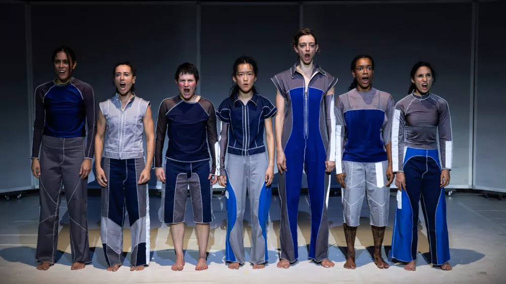 Pesmi odsotnosti v Stari mestni elektrarni so naslovile tisto, kar (&scaron;e) ni vidno v različnih ženskih izku&scaron;njah. F Nada Žgank