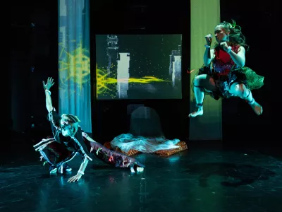 Sukeban je s fantazijskimi in drugimi interaktivnimi momenti zelo informativna in &scaron;okantna predstava, ki te pusti s kepo v želodcu. F Nada Žgank