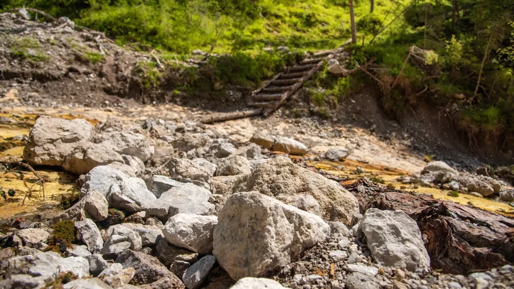 Jama Topla Mala Peca. F Triglav