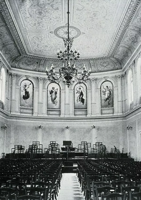 Stavbo na Kongresnem trgu v LJubljani so po požaru Stanovskega gledali&scaron;ča zgradili pred ustanovitvijo prve Slovenske filharmonije v začetku 20. stoletja. F arhiv SF / Foto: Arhiv Sf 