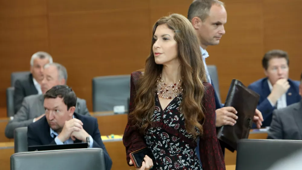 Eva Irgl, Anže Logar- 26.06.2023 - Državni zbor - 11. redna seja DZ - poslanska vpra&scaron;anja predsedniku vlade Robertu Golobu in ministrski ekipi - zadnja redna sej pred parlamentarnimi počitnicami - //FOTO: Tomaž Skale