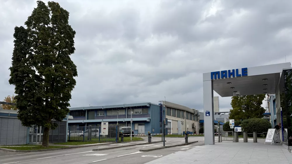 Mahle v &Scaron;empetru pri Gorici trenutno zaposluje okoli 1700 ljudi, prihodnje leto naj bi jih službo izgubila skoraj tretjina. Foto: Nata&scaron;a Bucik Ozebek