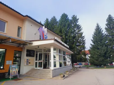 Pobudi po premi&scaron;ljenem in učinkovitem ravnanju z odpadki so se med prvimi pridružili tudi v Kulturnem domu Medvode. Foto: Tina Jereb