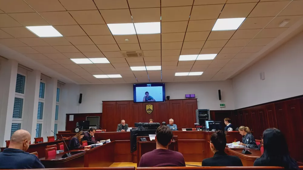 Sojenje obdolžencema na kranjskem okrožnem sodi&scaron;ču se je včeraj nadaljevalo z zasli&scaron;anjem prič. Foto: Tina Jereb