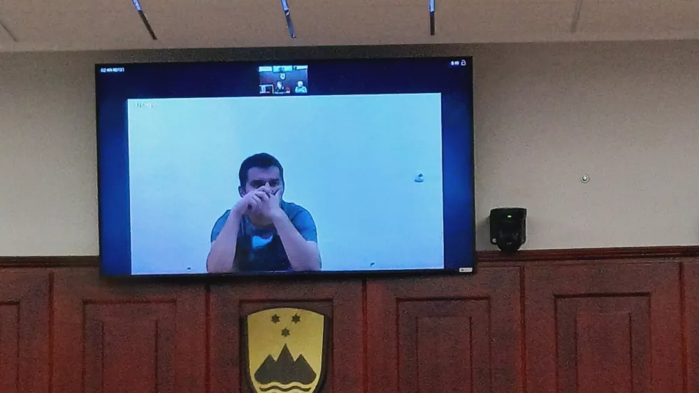 Angelcho Milenkov, ki je v priporu, naj bi na sosednjo hi&scaron;o streljal iz svojega doma, v katerem je živel skupaj z očetom in mamo. Foto:&nbsp;Tina Jereb