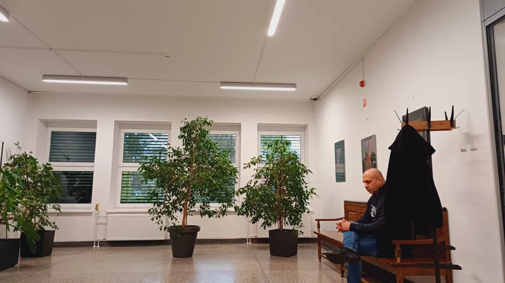 Obtoženi Ivan Kastigar je član Kranjske varde. Pred osmimi leti je bil kandidat na državnozborskih volitvah na listi Gibanja Zedinjena Slovenija. Foto: Tina Jereb