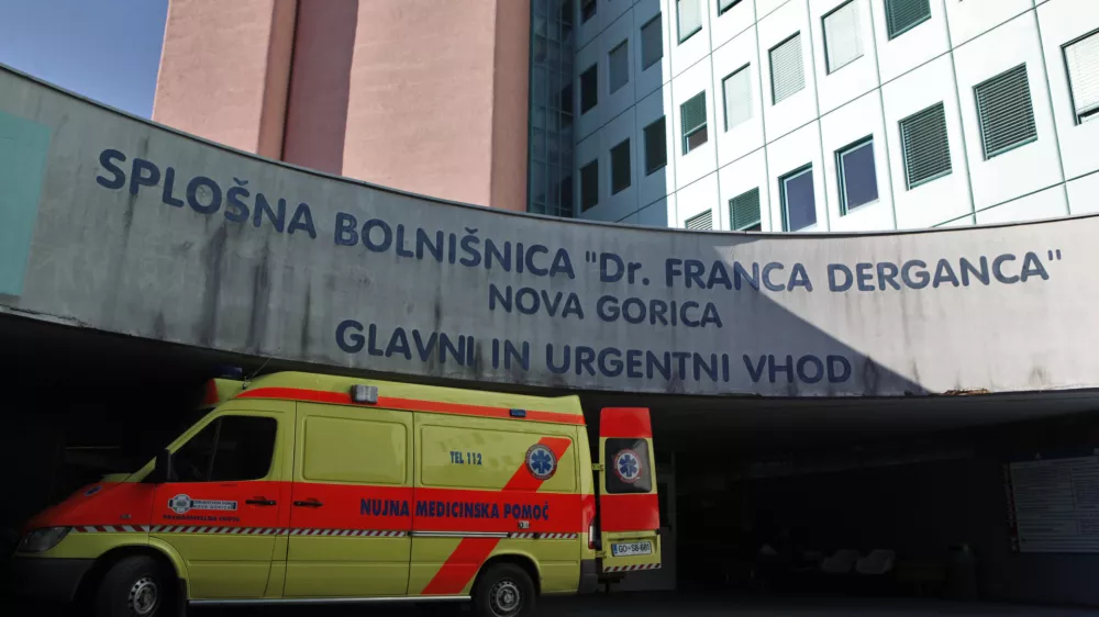 glavni - urgentni blok- re&scaron;evalno vozilo - Splo&scaron;na bolni&scaron;nica "Dr. Franca Derganca" - Nova Gorica - Ul. Padlih borcev 14, - &Scaron;empeter pri Gorici  //FOTO: Luka Cjuha