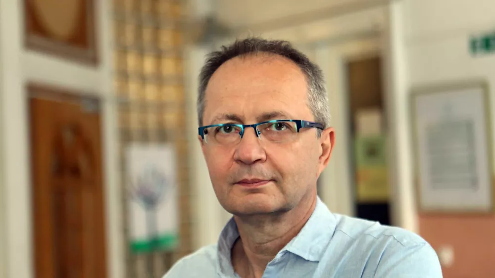 Matej Rov&scaron;ek ravnatelj Centra Janeza Levca

Novi prostori bodo namenjeni mladim nad 15 let, ki so že zaključili osnovno &scaron;olanje in se bodo urili v življenjskih ve&scaron;činah. To so ve&scaron;čine, ki so pomembne za vse otroke, za tiste z motnjo v du&scaron;evnem razvoju pa je pomembno, da se z njimi srečajo v okviru vzgoje in izobraževanja.