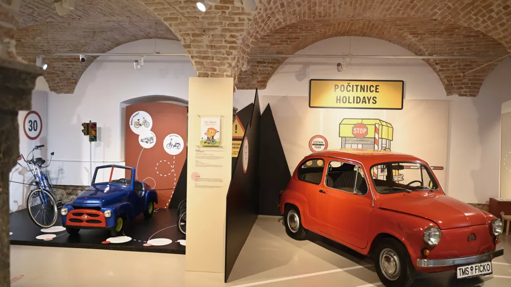 Razstavo, ki povezuje tehni&scaron;ko in znanstveno dedi&scaron;čino s slovensko otro&scaron;ko in mladinsko literaturo, so v TMS odprli v luči udeležbe Slovenije kot častne gostje na sejmu mladinske in otro&scaron;ke literature v Bologni. Foto: Nik Erik Neubauer