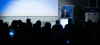 Bonham je v Slovenijo prišel s spodbudo, da se čim prej sprejme zakonodaja, ki bo zakonsko uredila področje lastništva zaposlenih, ta je trenutno v usklajevanju.

F Katja Goljat